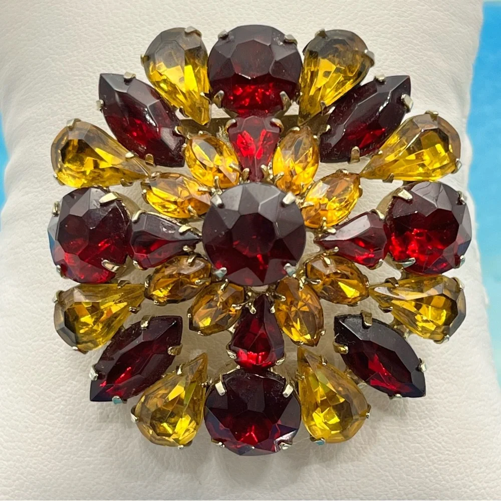 Vintage glass 1960s glass Juliana inspired style Brooch